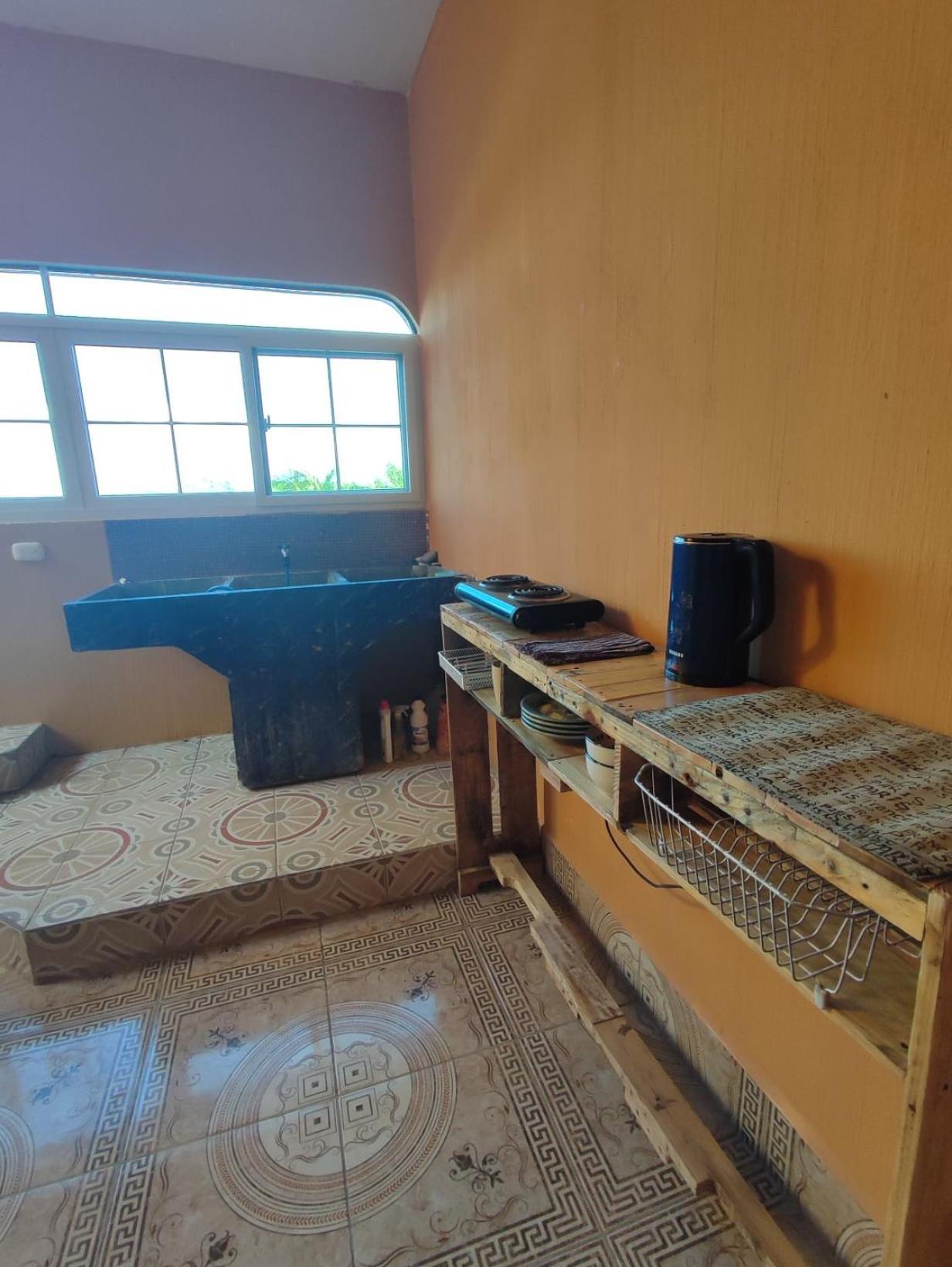 La Casa Colorada Hostel San Benito Εξωτερικό φωτογραφία