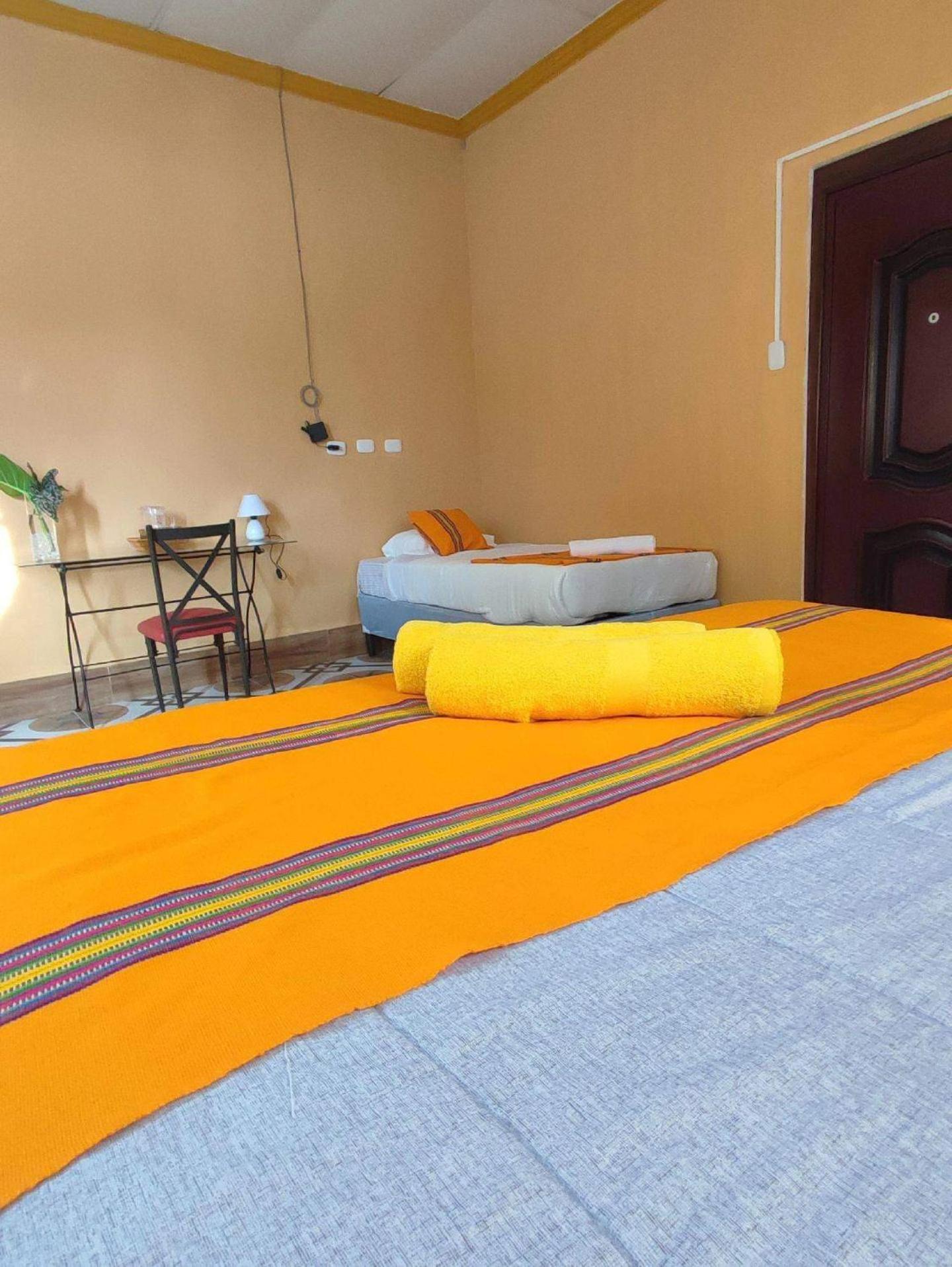 La Casa Colorada Hostel San Benito Εξωτερικό φωτογραφία