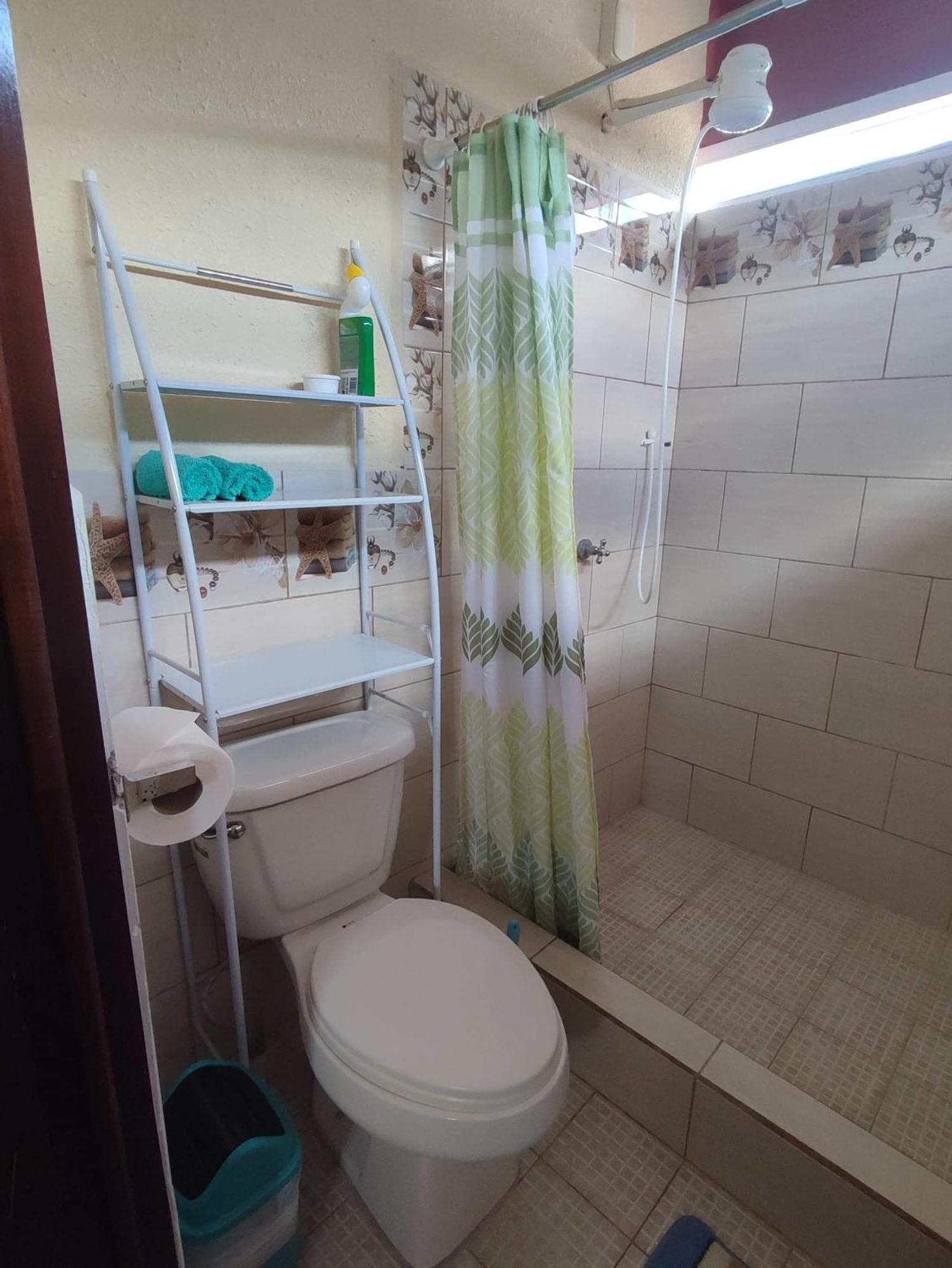 La Casa Colorada Hostel San Benito Εξωτερικό φωτογραφία