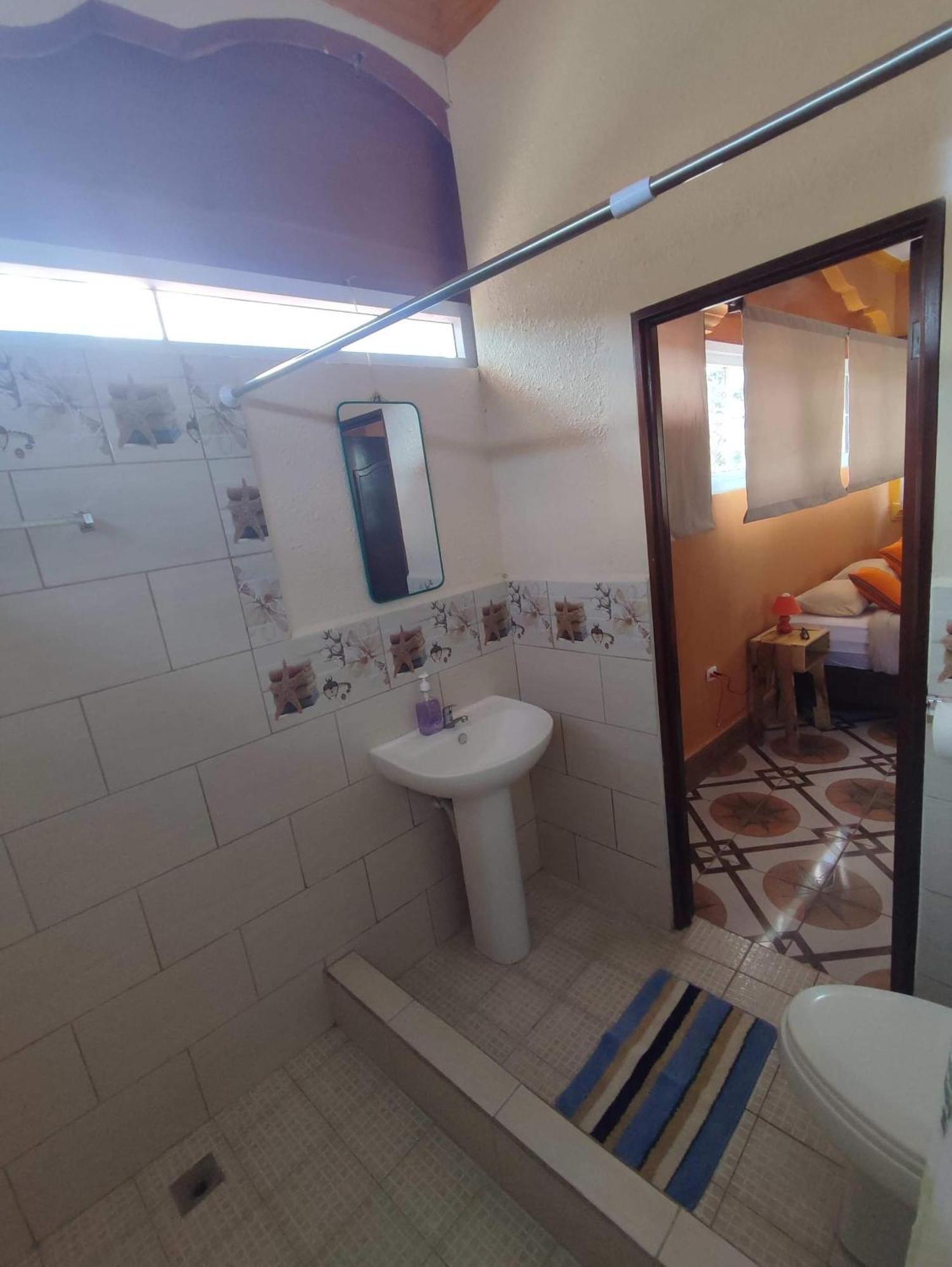 La Casa Colorada Hostel San Benito Εξωτερικό φωτογραφία
